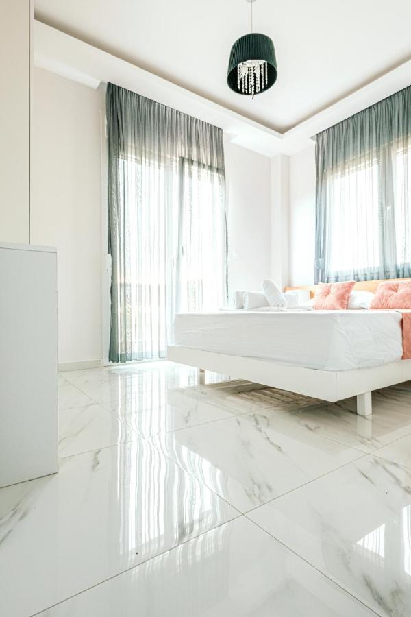 Design Suites Efharis Néa Péramos Exteriör bild