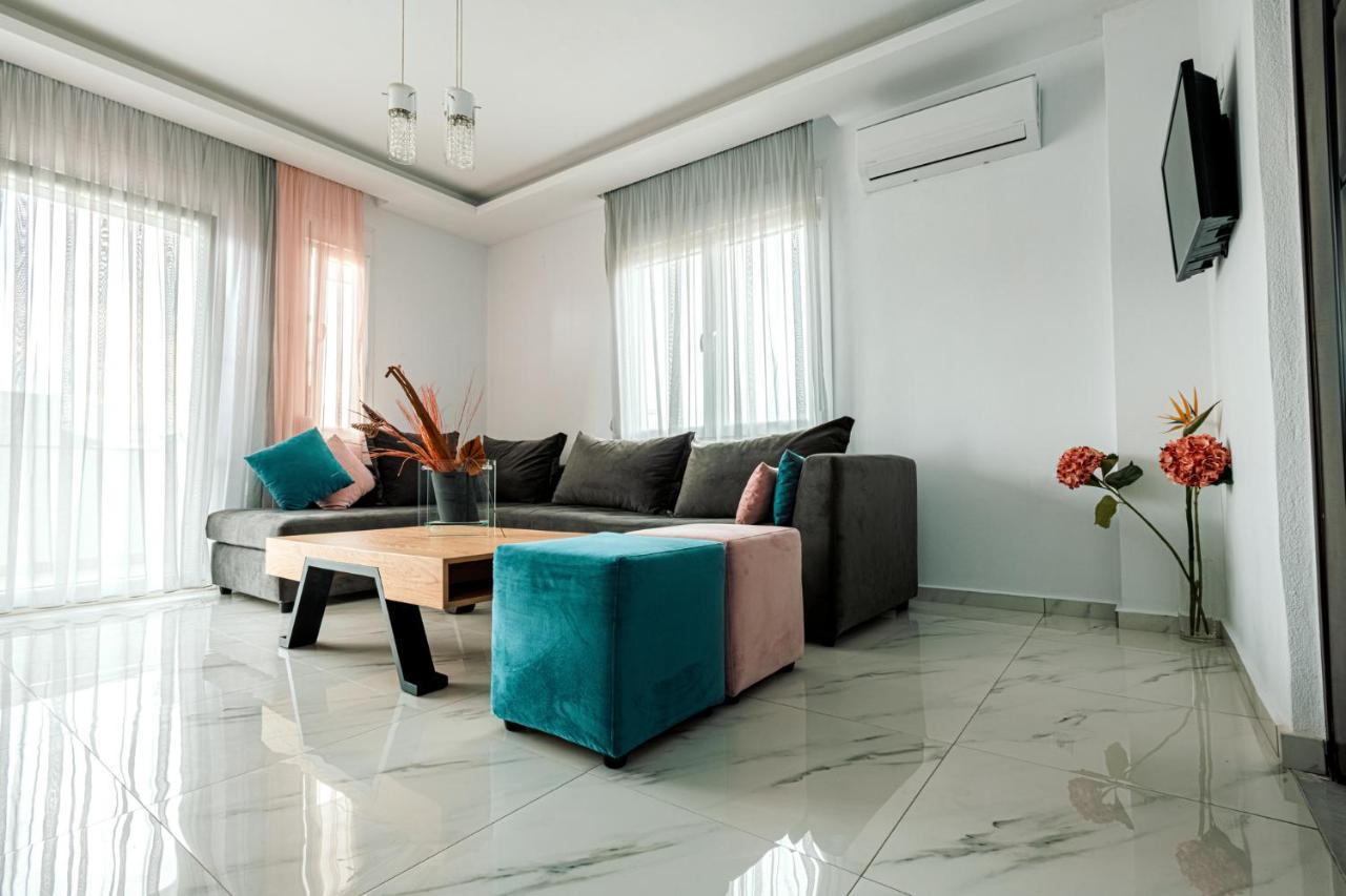 Design Suites Efharis Néa Péramos Exteriör bild