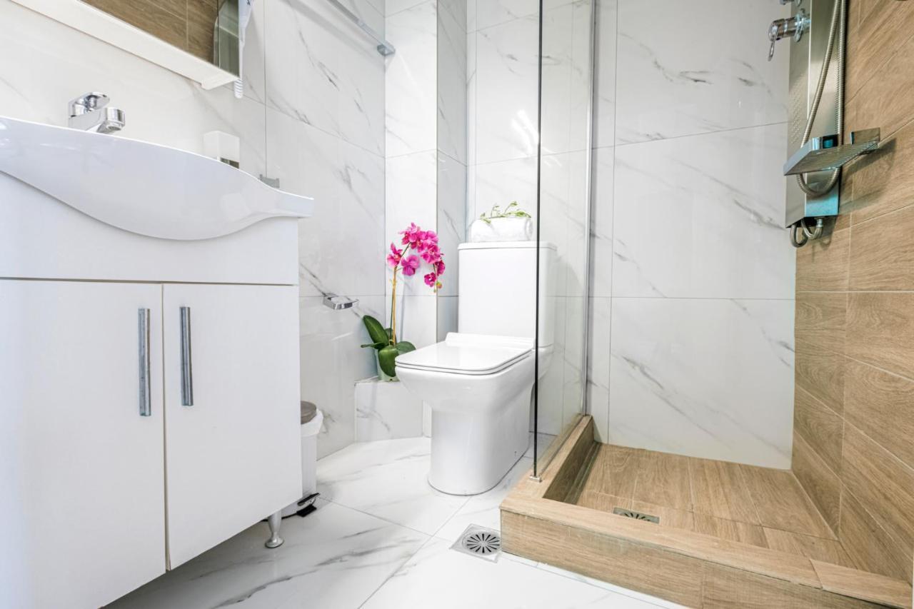 Design Suites Efharis Néa Péramos Exteriör bild