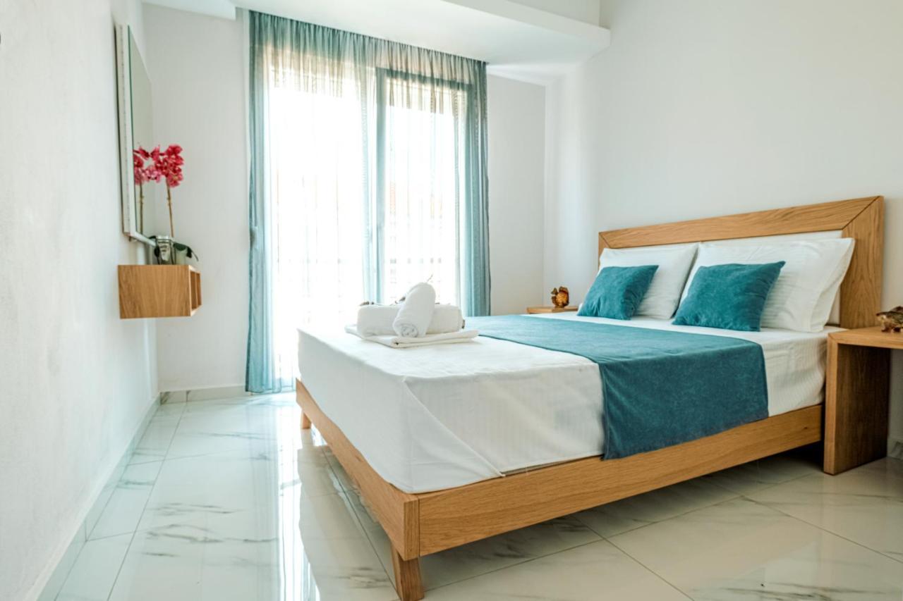 Design Suites Efharis Néa Péramos Exteriör bild