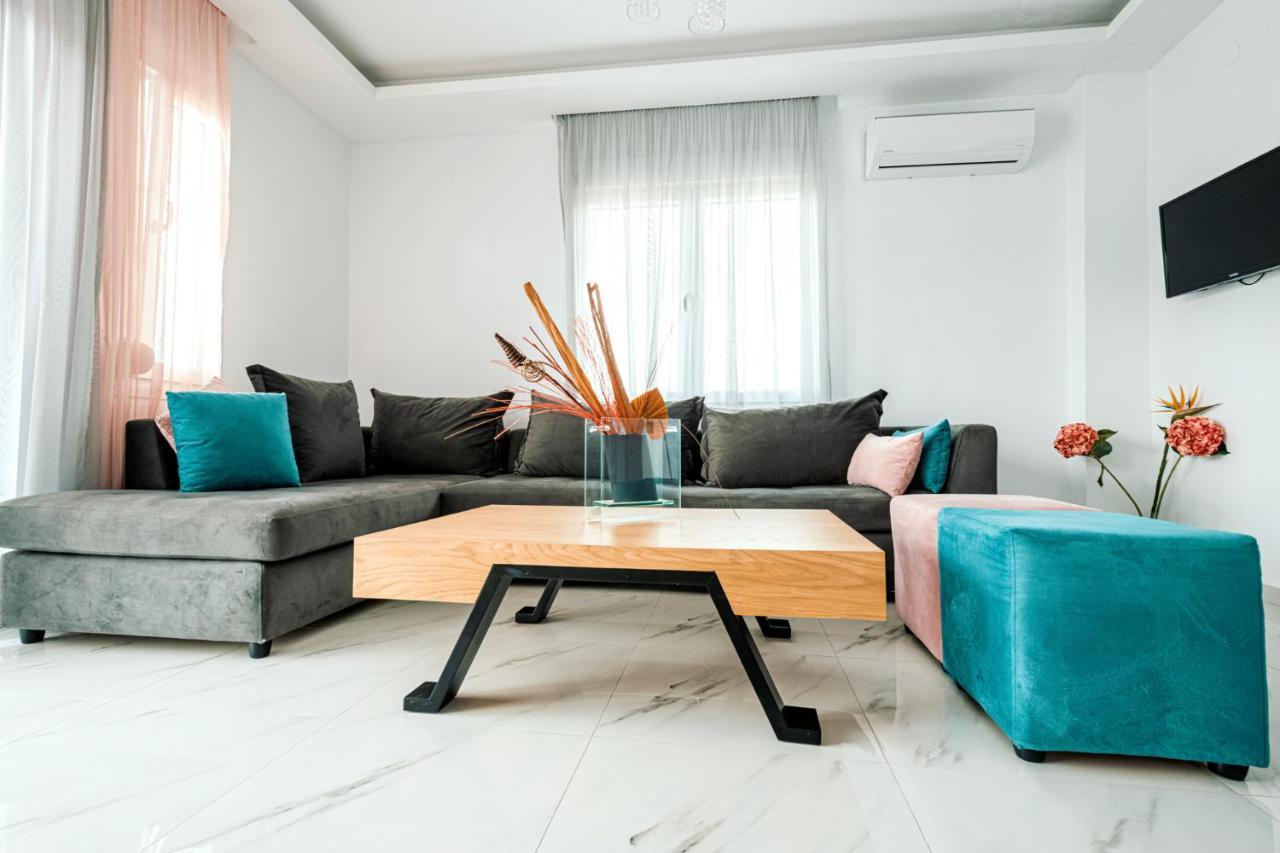 Design Suites Efharis Néa Péramos Exteriör bild