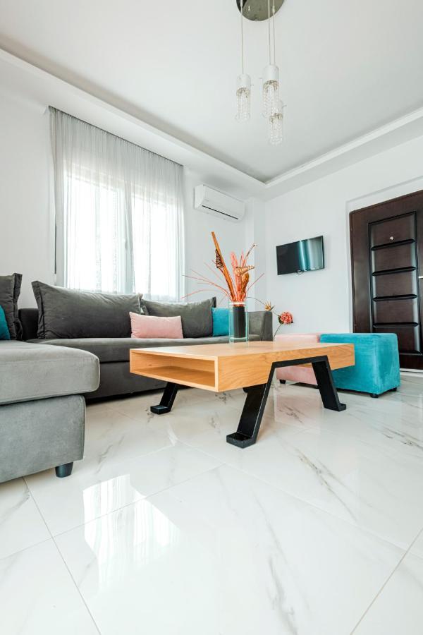 Design Suites Efharis Néa Péramos Exteriör bild