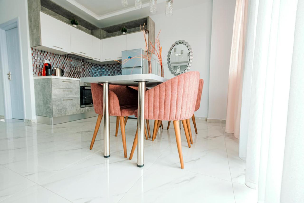 Design Suites Efharis Néa Péramos Exteriör bild