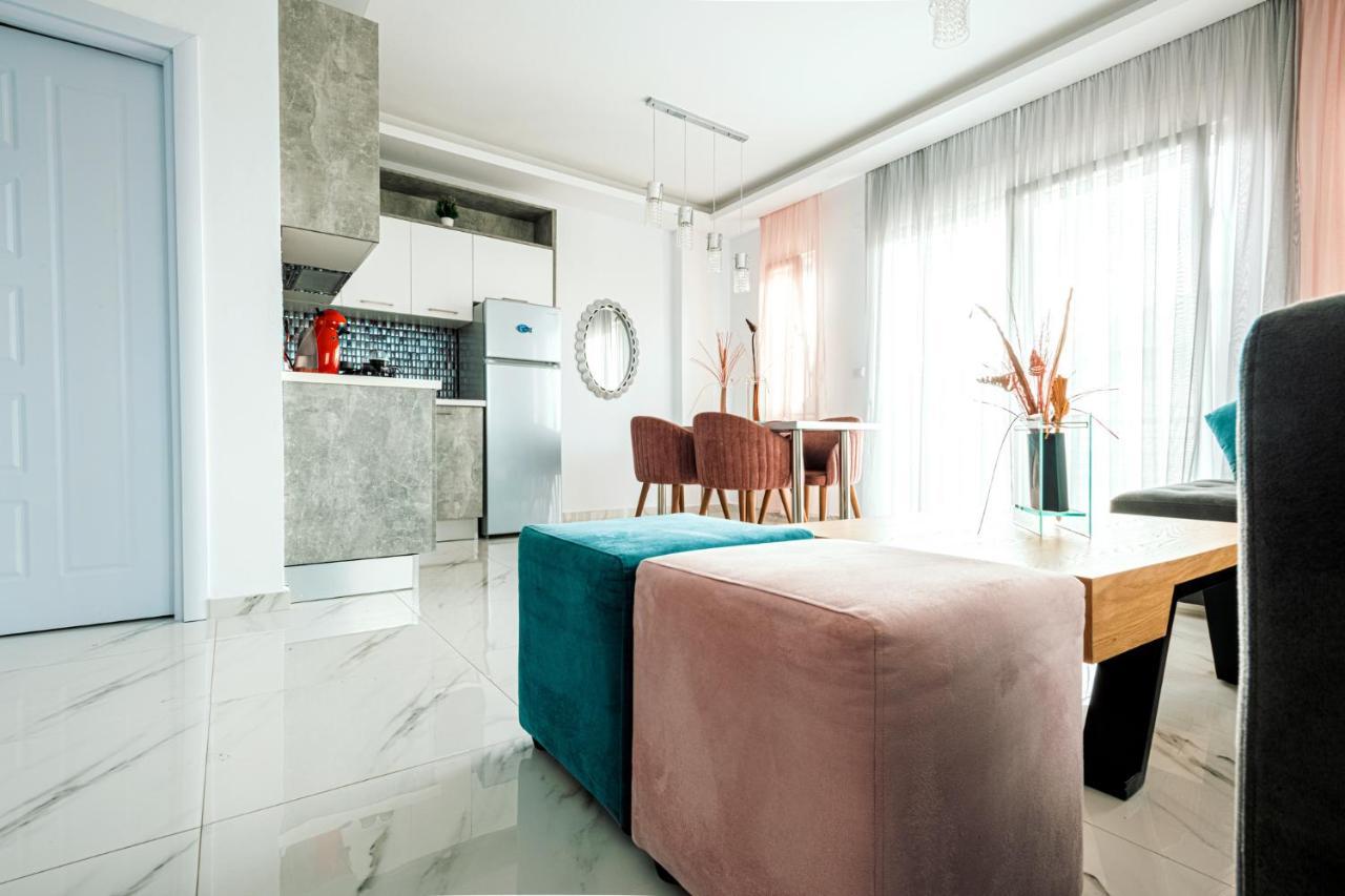 Design Suites Efharis Néa Péramos Exteriör bild