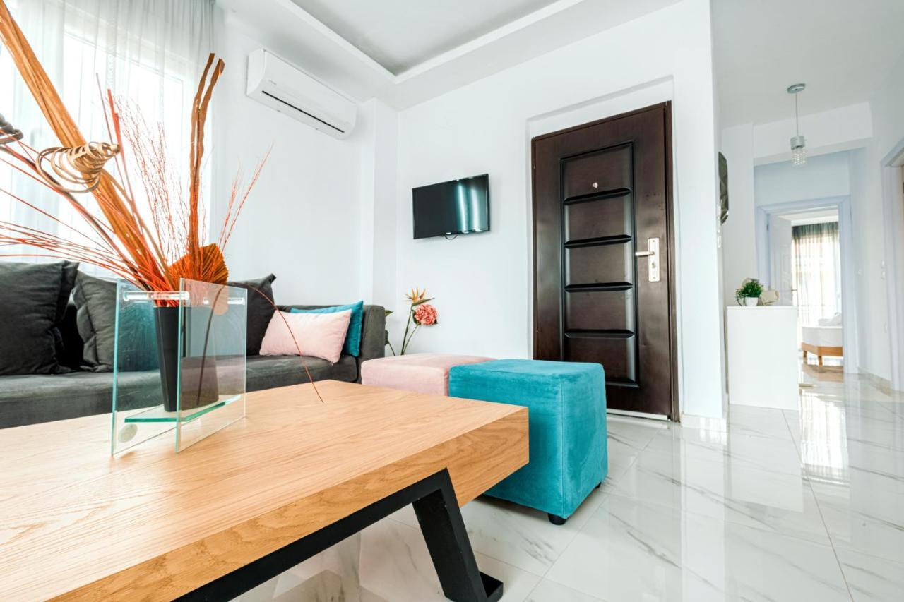 Design Suites Efharis Néa Péramos Exteriör bild