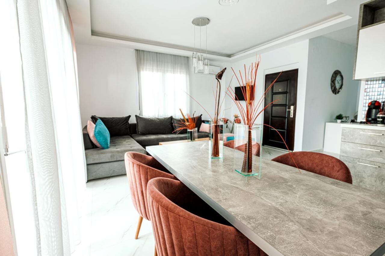 Design Suites Efharis Néa Péramos Exteriör bild